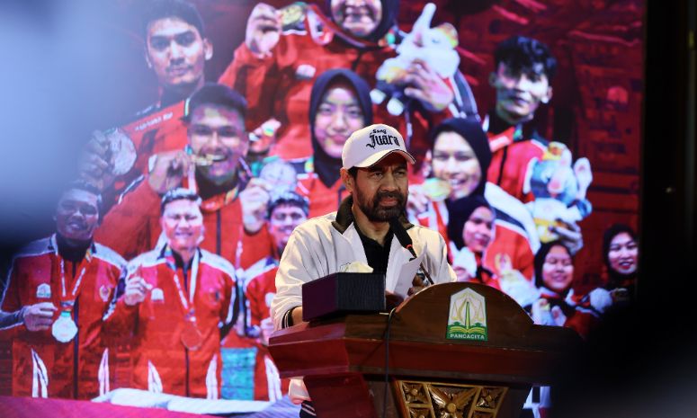 Momen Haru Mualem Kenang Abu Razak, Pada Malam Penganugerahan Atlet Berprestasi