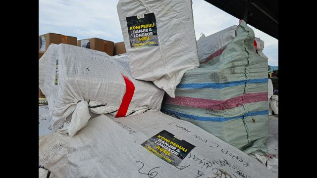 KONI Aceh Salurkan Bantuan Logistik untuk Korban Banjir dan Longsor di Aceh